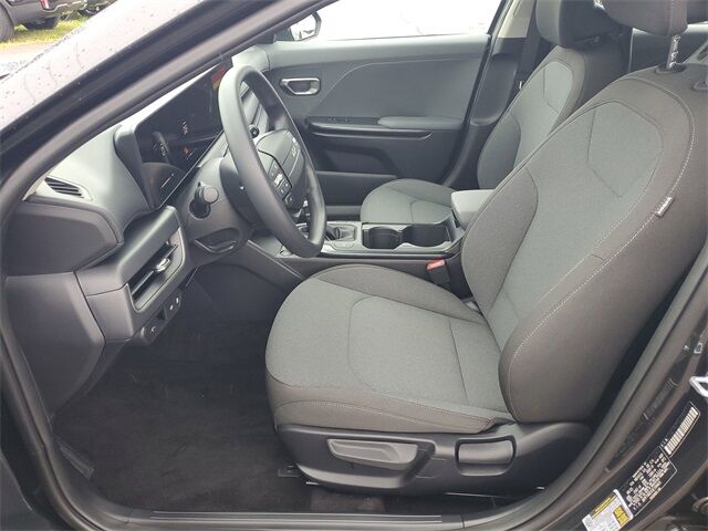 2025 Kia K4 LXS photo 18