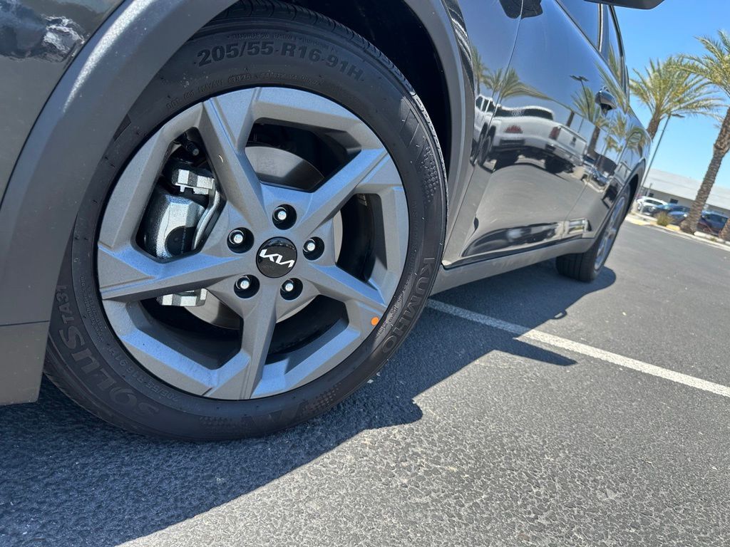2025 Kia K4 LXS