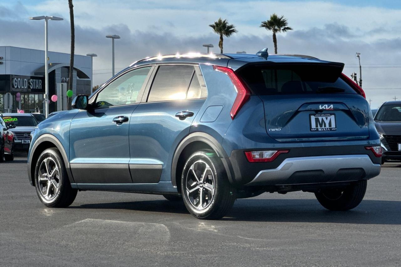 2025 Kia Niro EX photo 2