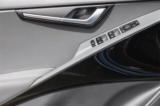 2025 Kia Niro EX Touring Glendale CA