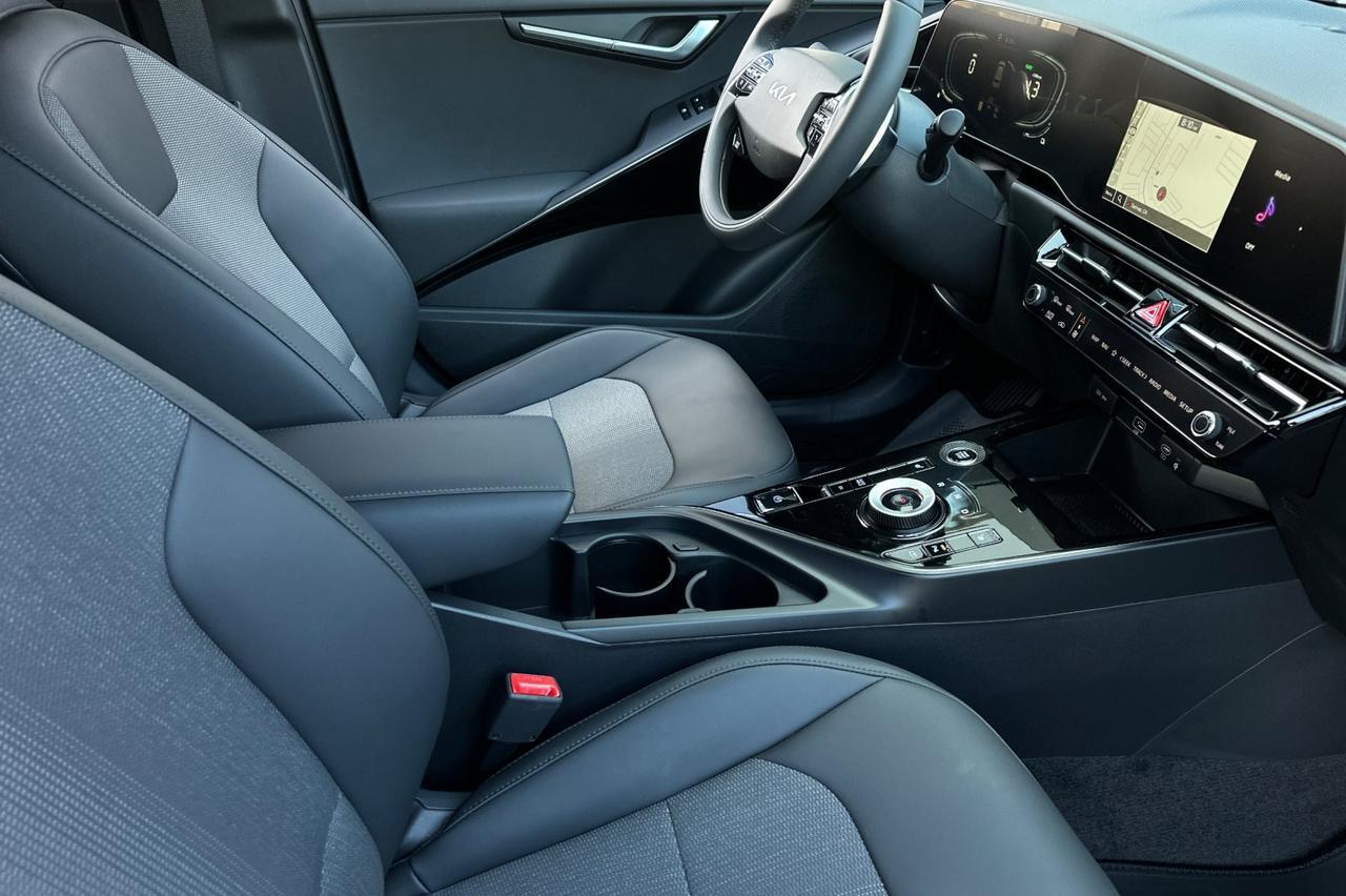 2025 Kia Niro Plug-In Hybrid EX Salinas CA