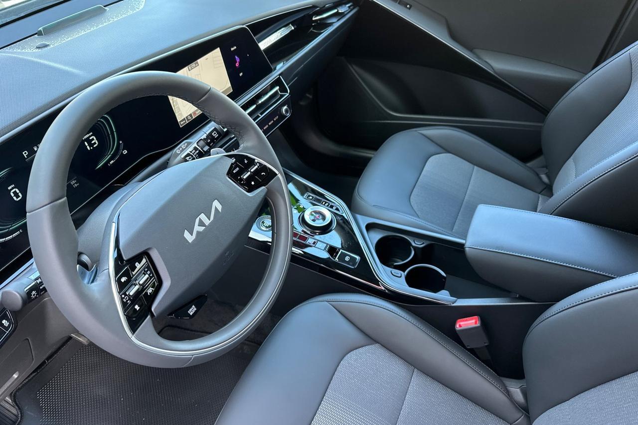 2025 Kia Niro Plug-In Hybrid EX Salinas CA