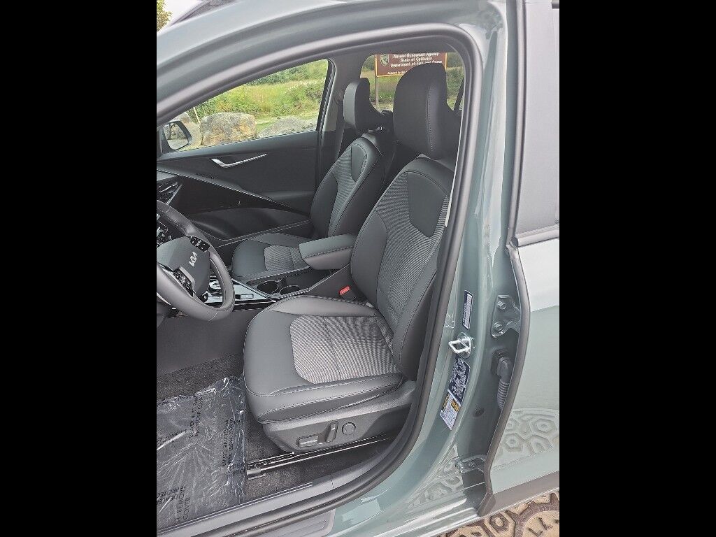 2025 Kia Niro Plug-in Hybrid EX Eureka CA