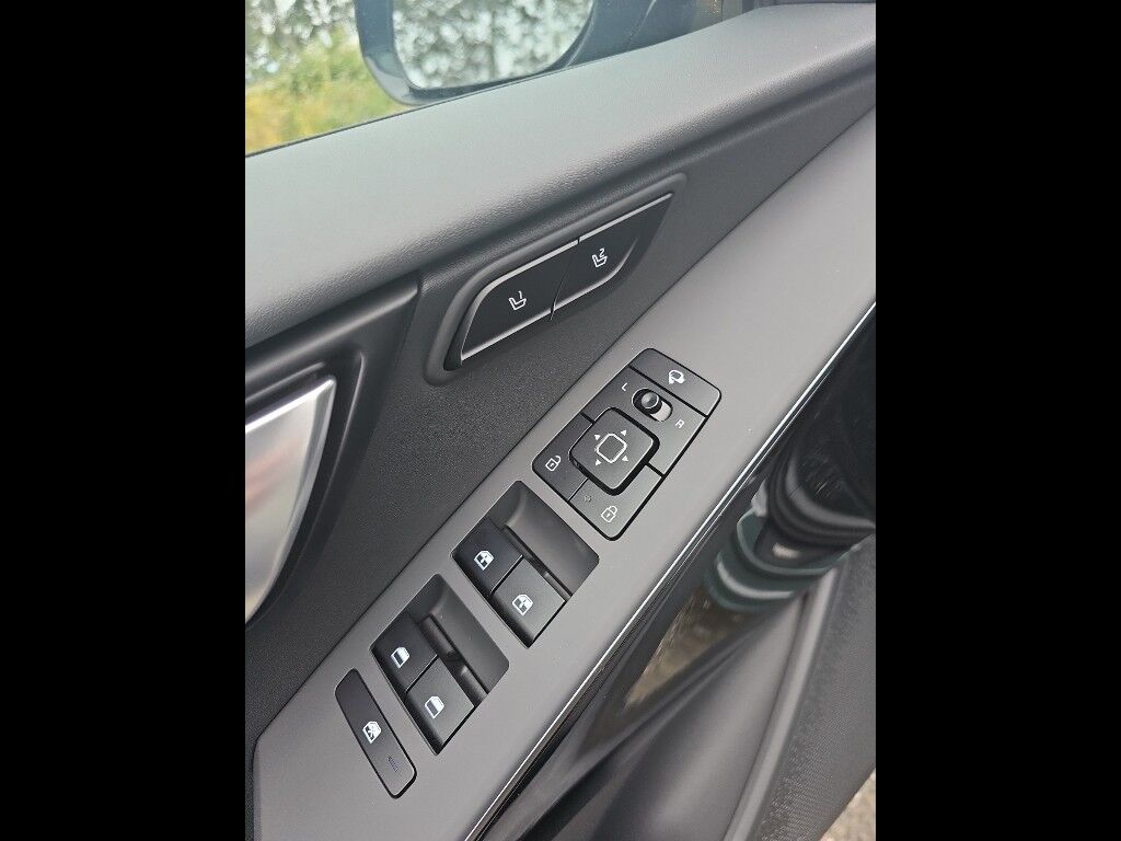 2025 Kia Niro Plug-in Hybrid SX Touring Eureka CA