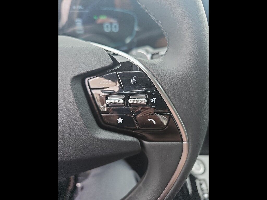 2025 Kia Niro Plug-in Hybrid SX Touring Eureka CA