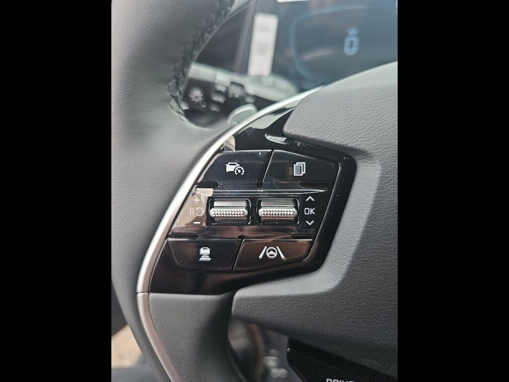 2025 Kia Niro Plug-in Hybrid SX Touring Eureka CA