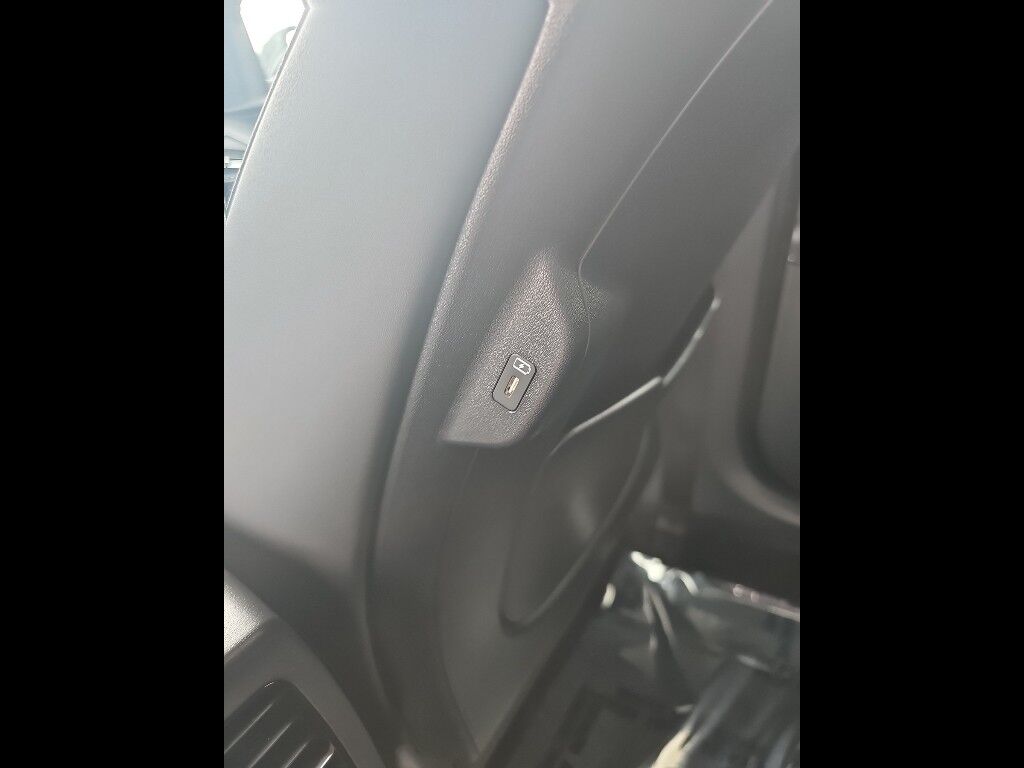 2025 Kia Niro Plug-in Hybrid SX Touring Eureka CA