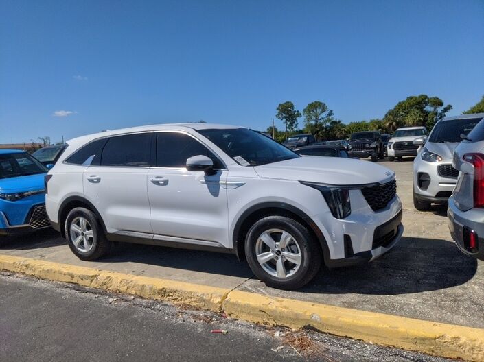 2025 Kia Sorento LX Oshkosh WI