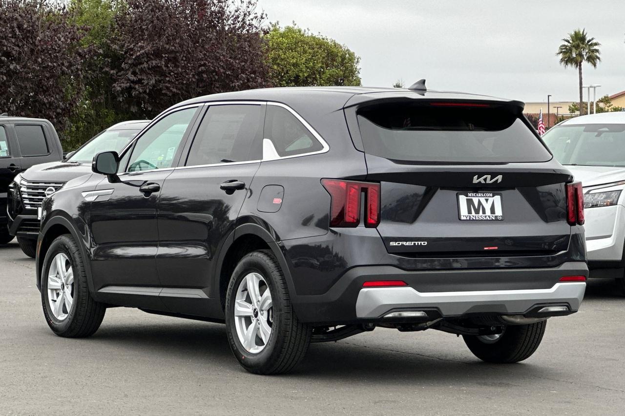 2025 Kia Sorento LX Salinas CA