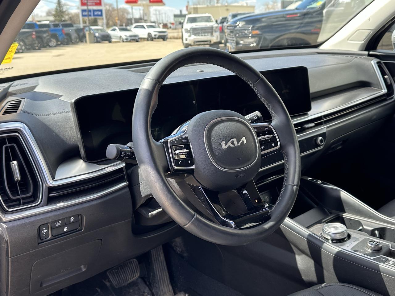 2025 Kia Sorento Plug-In Hybrid EX | Leather | Heated Seats | 3rd Row Seating | Low KM | One Owner | Clean Carfax Redwater AB