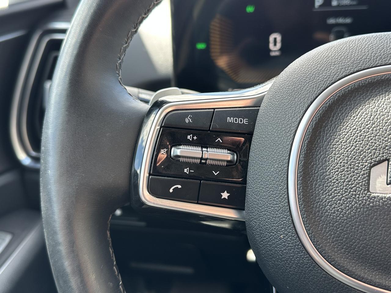 2025 Kia Sorento Plug-In Hybrid EX | Leather | Heated Seats | 3rd Row Seating | Low KM | One Owner | Clean Carfax Redwater AB