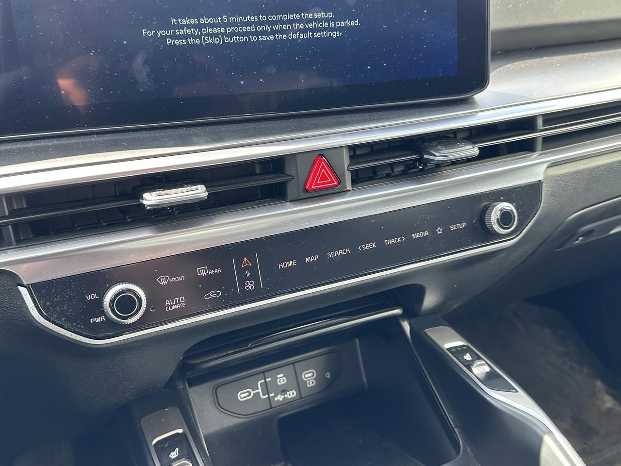2025 Kia Sorento Plug-In Hybrid EX | Leather | Heated Seats | 3rd Row Seating | Low KM | One Owner | Clean Carfax Redwater AB