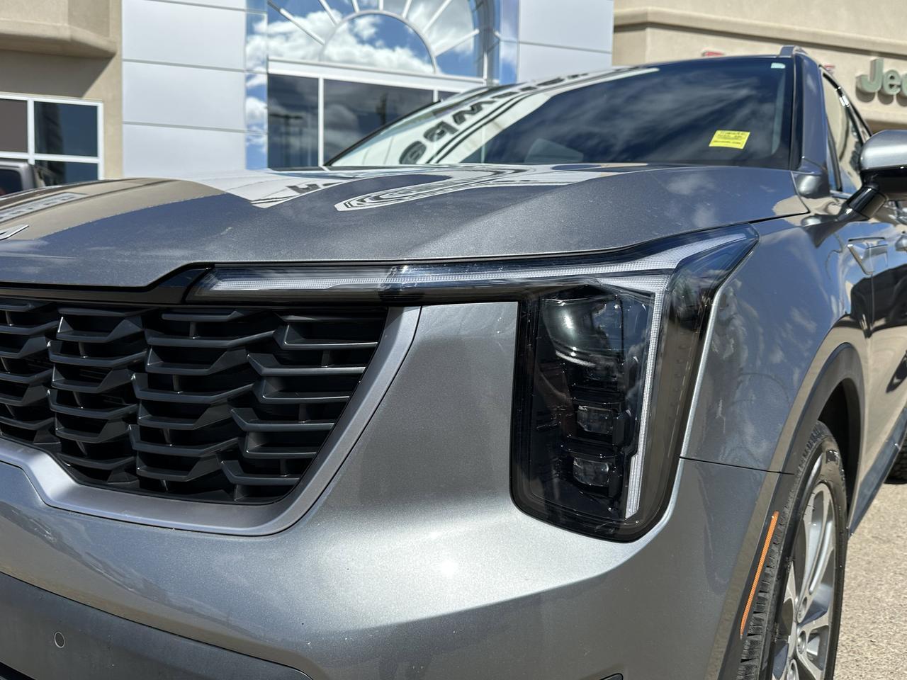 2025 Kia Sorento Plug-In Hybrid EX | Leather | Heated Seats | 3rd Row Seating | Low KM | One Owner | Clean Carfax Redwater AB