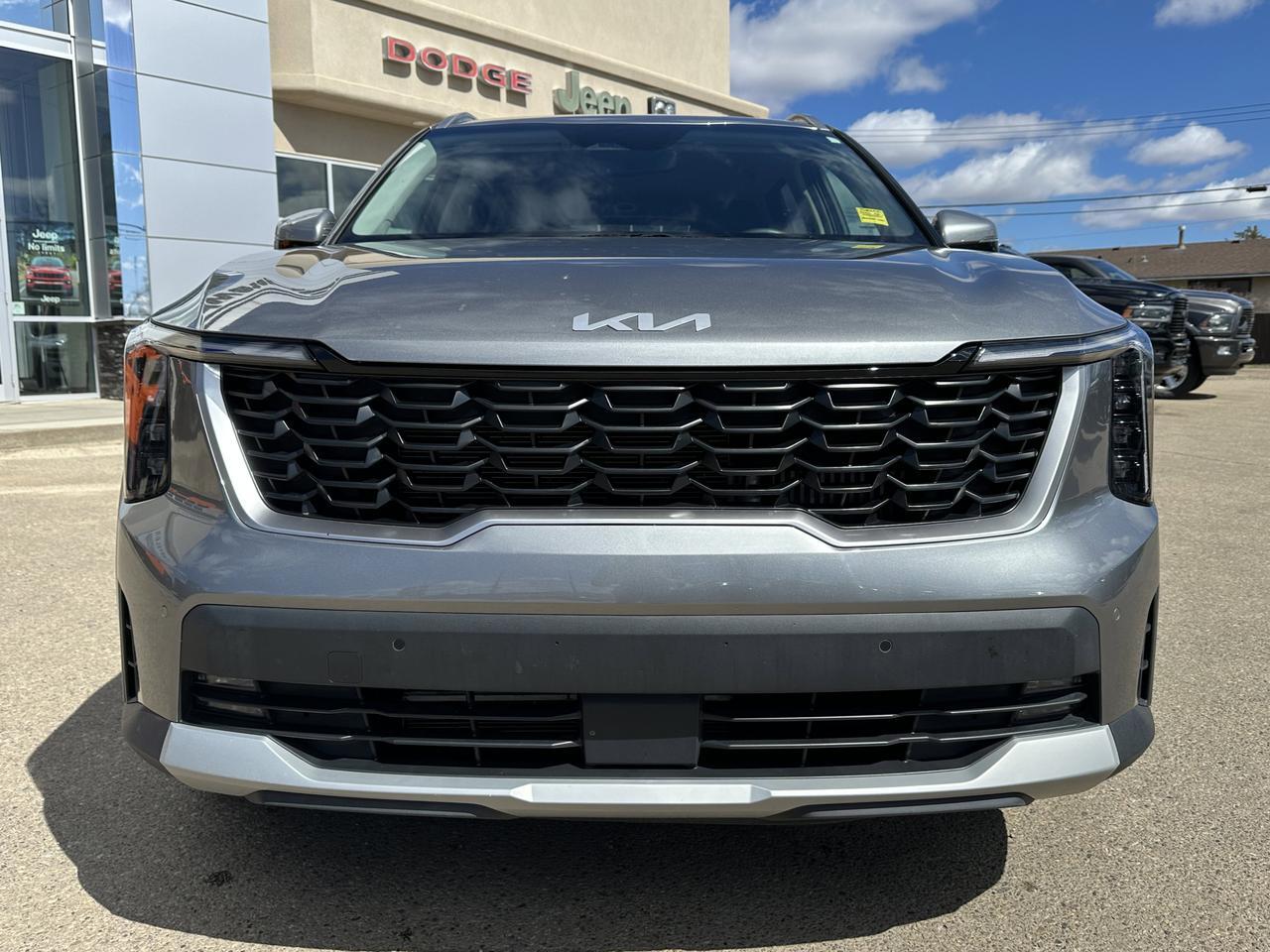 2025 Kia Sorento Plug-In Hybrid EX | Leather | Heated Seats | 3rd Row Seating | Low KM | One Owner | Clean Carfax Redwater AB
