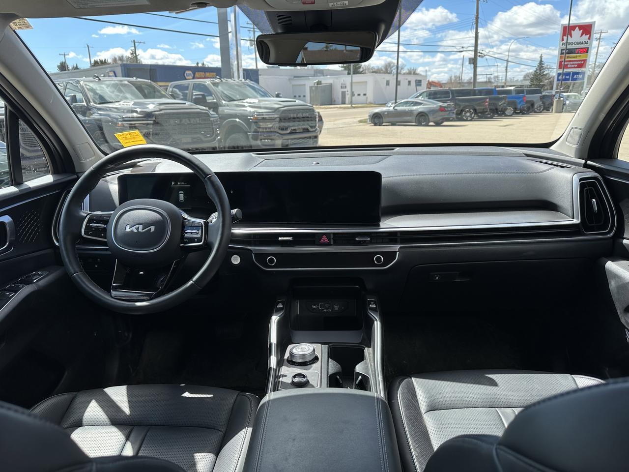 2025 Kia Sorento Plug-In Hybrid EX | Leather | Heated Seats | 3rd Row Seating | Low KM | One Owner | Clean Carfax Redwater AB