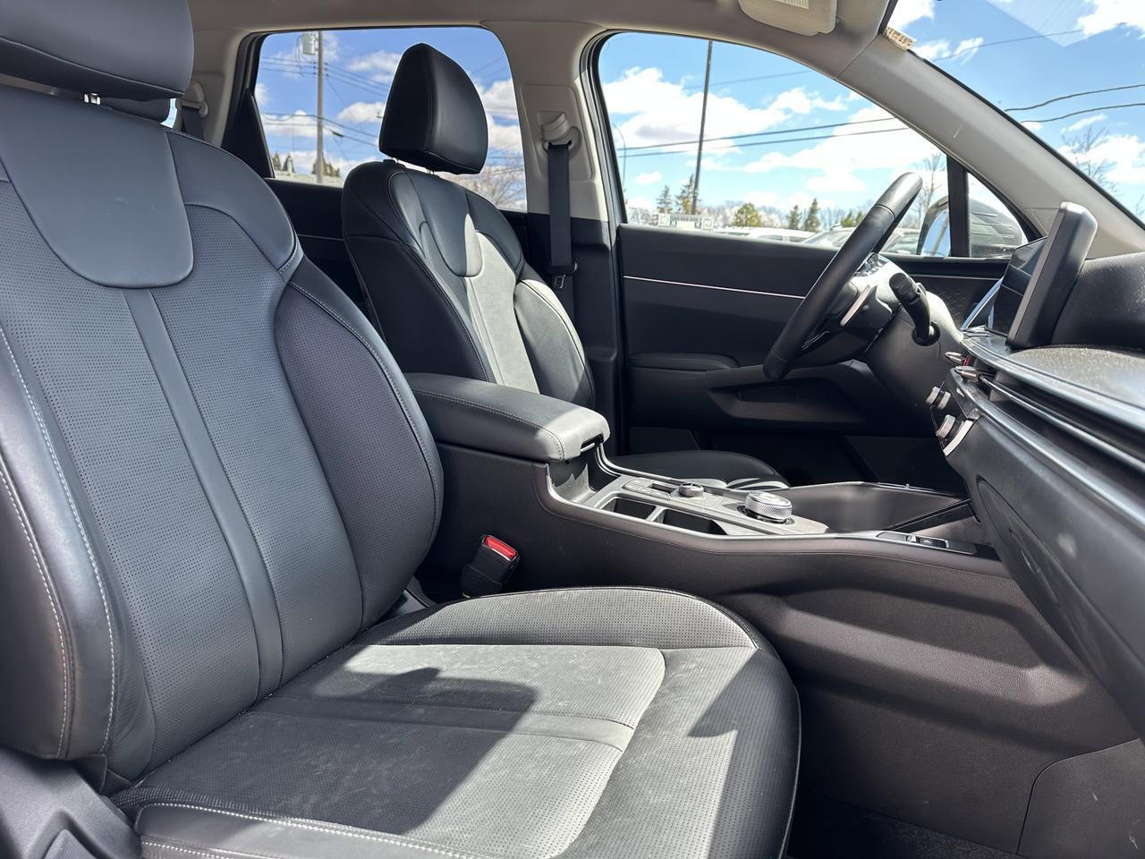 2025 Kia Sorento Plug-In Hybrid EX | Leather | Heated Seats | 3rd Row Seating | Low KM | One Owner | Clean Carfax Redwater AB