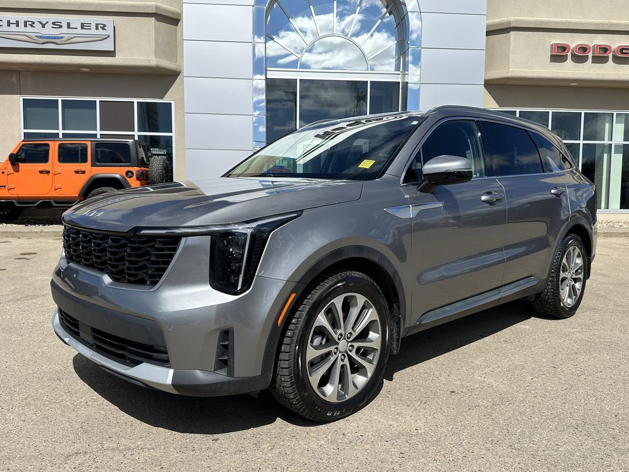 2025 Kia Sorento Plug-In Hybrid EX | Leather | Heated Seats | 3rd Row Seating | Low KM | One Owner | Clean Carfax Redwater AB