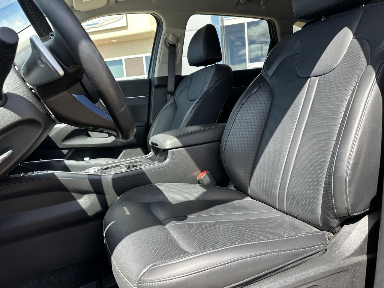 2025 Kia Sorento Plug-In Hybrid EX | Leather | Heated Seats | 3rd Row Seating | Low KM | One Owner | Clean Carfax Redwater AB