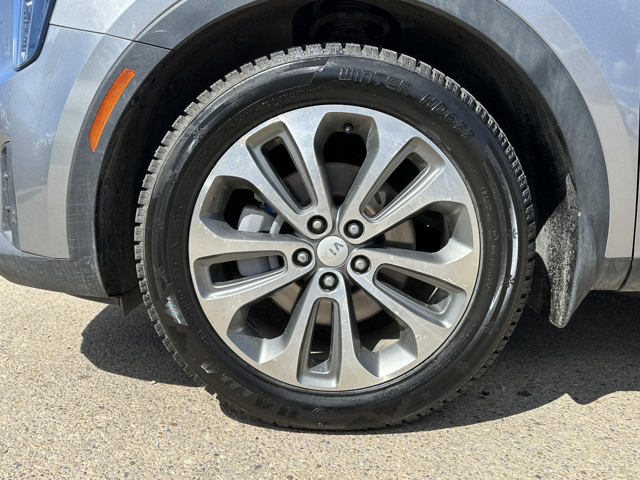 2025 Kia Sorento Plug-In Hybrid EX | Leather | Heated Seats | 3rd Row Seating | Low KM | One Owner | Clean Carfax Redwater AB