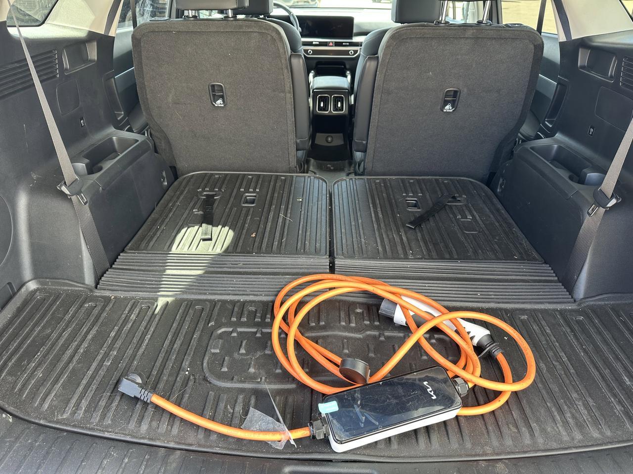 2025 Kia Sorento Plug-In Hybrid EX | Leather | Heated Seats | 3rd Row Seating | Low KM | One Owner | Clean Carfax Redwater AB