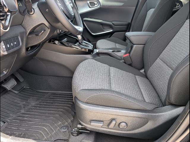 2025 Kia Soul EX photo 2