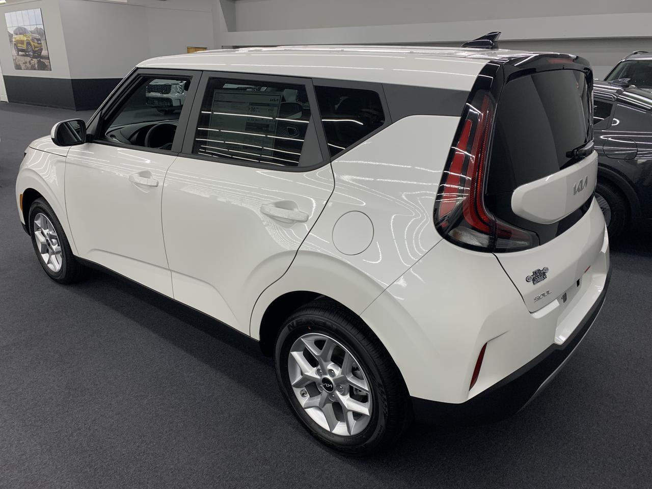 2025 Kia Soul LX IVT Benwood WV