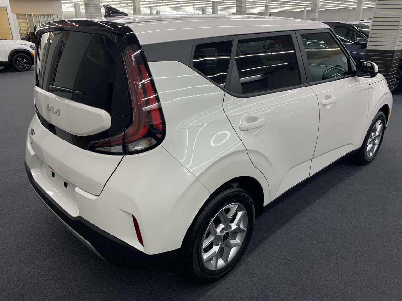 2025 Kia Soul LX IVT