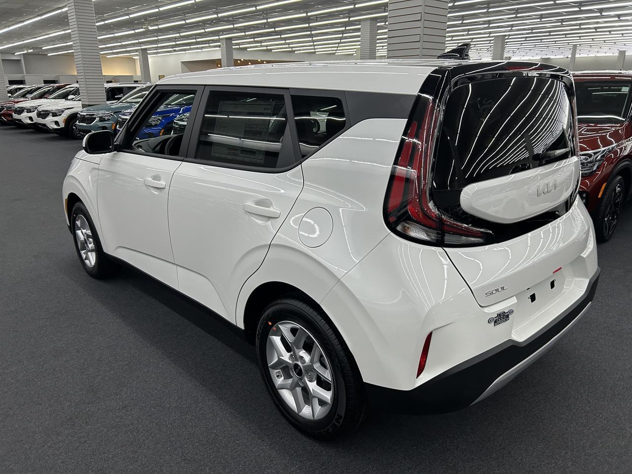 2025 Kia Soul LX IVT Benwood WV