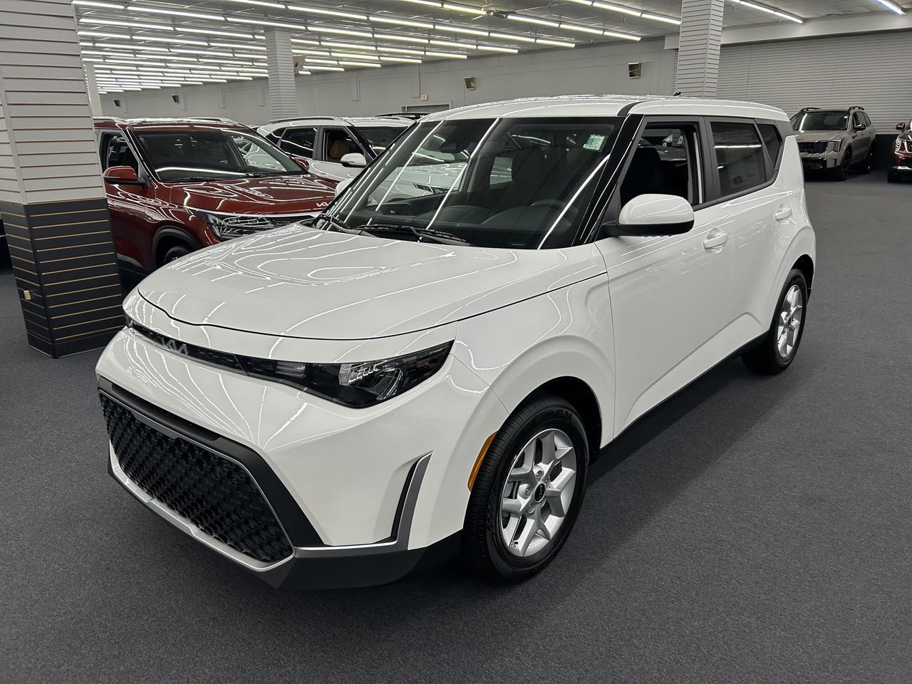2025 Kia Soul LX IVT Benwood WV