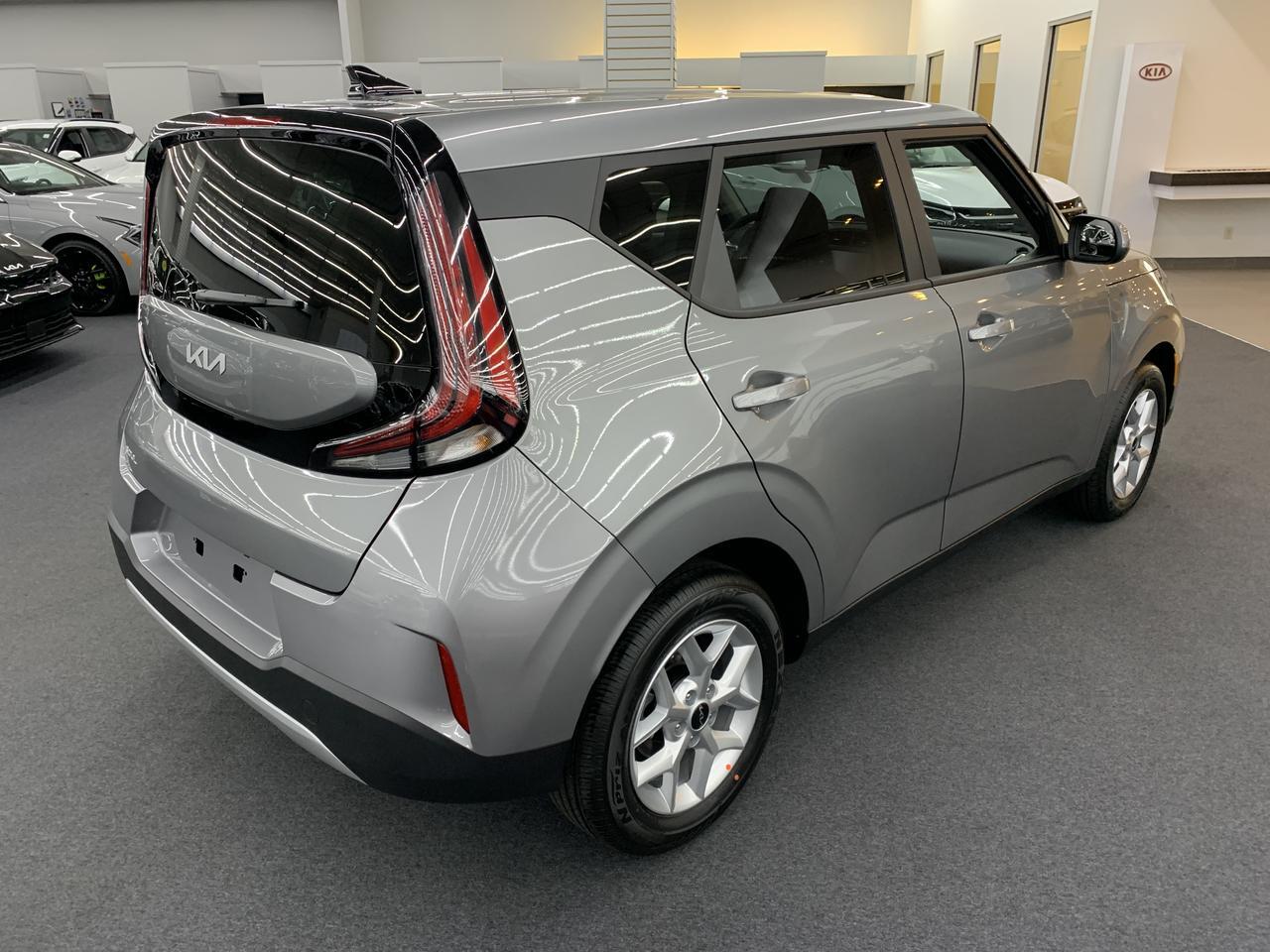 2025 Kia Soul LX IVT