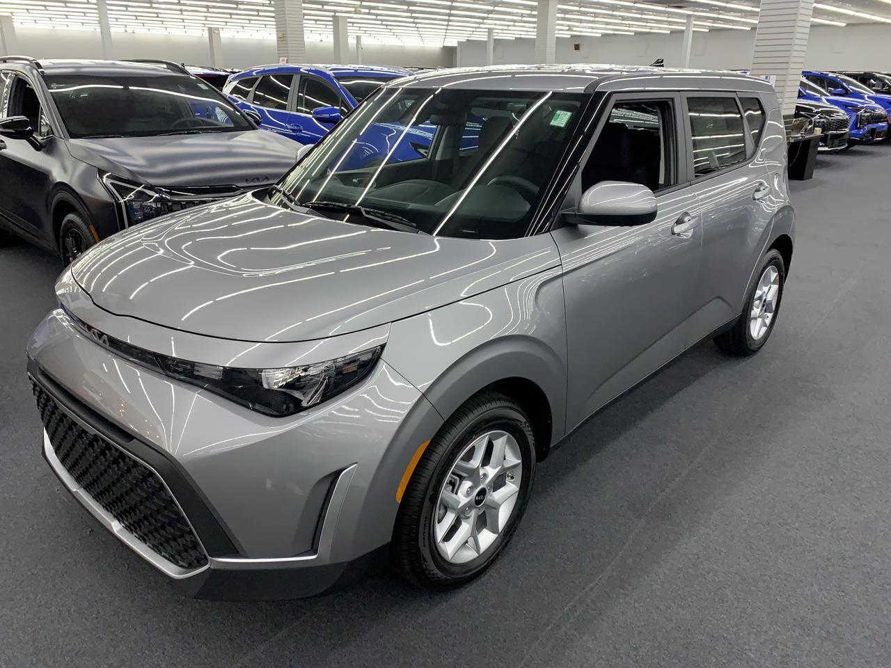 2025 Kia Soul LX IVT