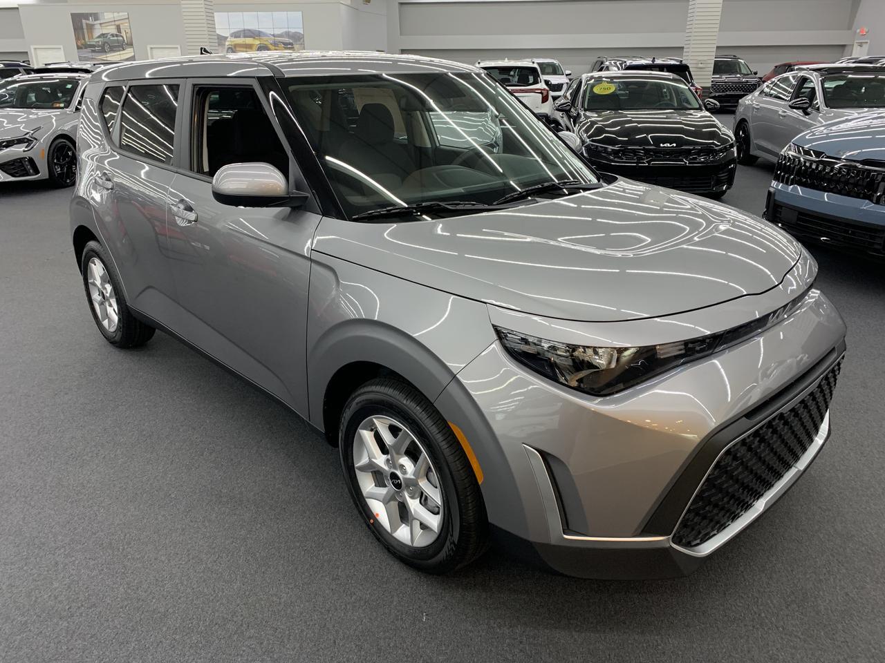 2025 Kia Soul LX IVT