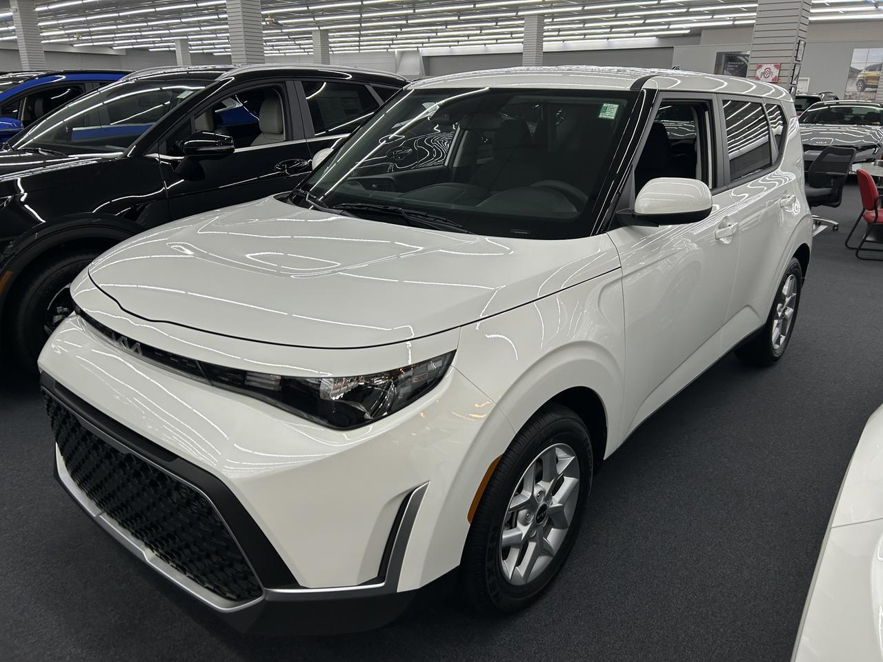 2025 Kia Soul LX IVT