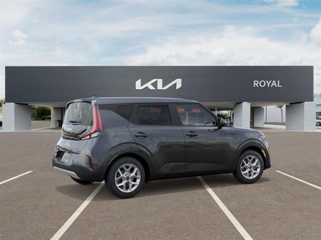 2025 Kia Soul LX photo 4