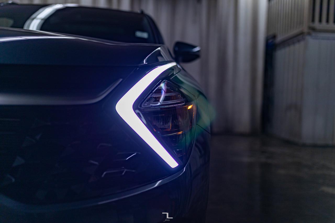 2025 Kia Sportage AWD EX Premium Leather Roof Nav BCam Red Deer AB