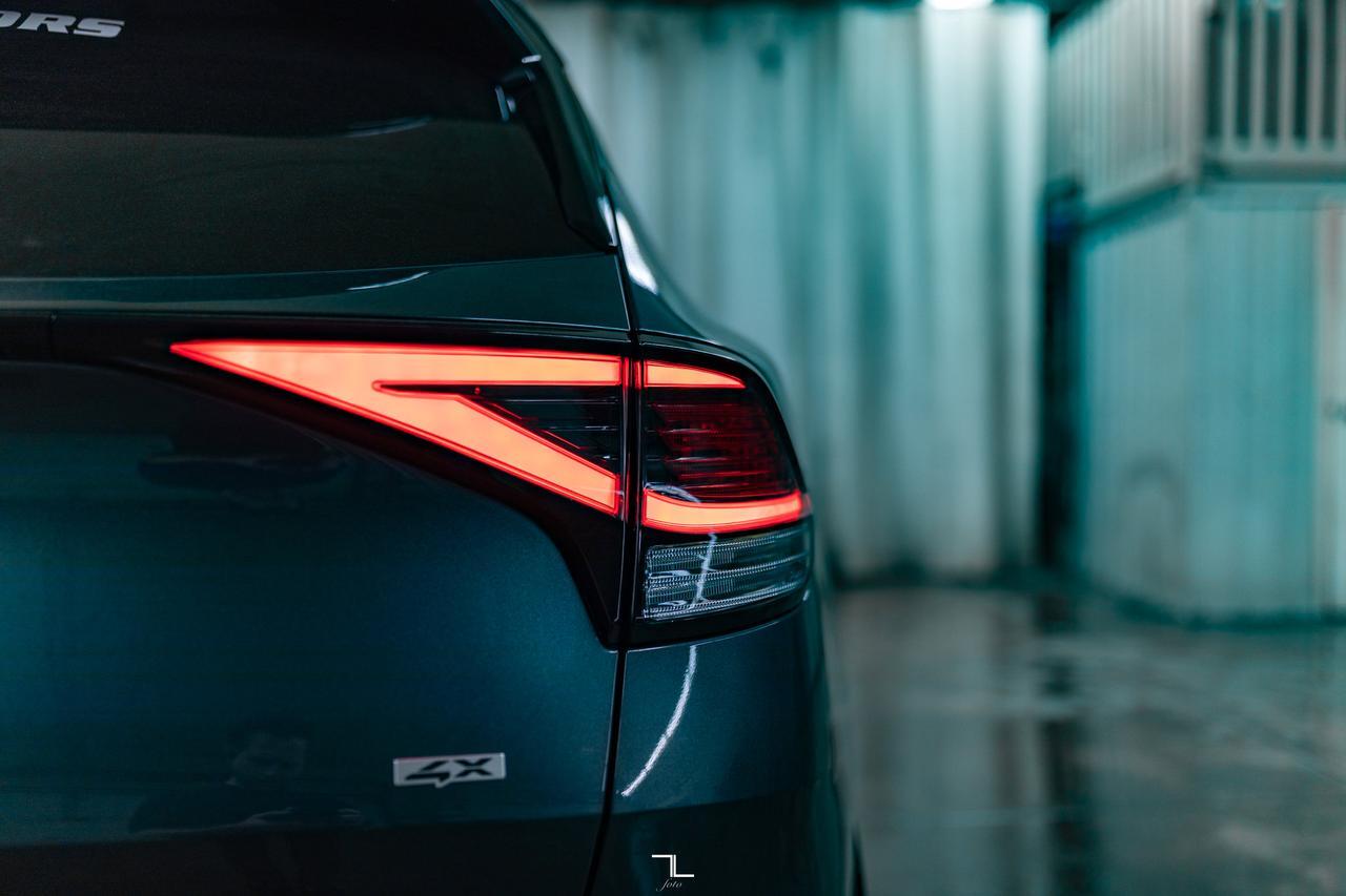 2025 Kia Sportage AWD EX Premium Leather Roof Nav BCam Red Deer AB