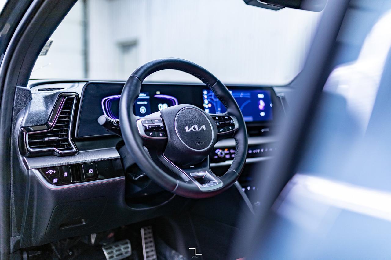 2025 Kia Sportage AWD EX Premium Leather Roof Nav BCam Red Deer AB