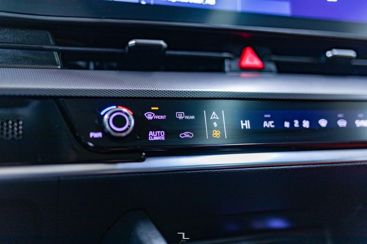 2025 Kia Sportage AWD EX Premium Leather Roof Nav BCam Red Deer AB