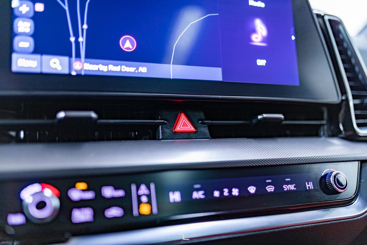 2025 Kia Sportage AWD EX Premium Leather Roof Nav BCam Red Deer AB