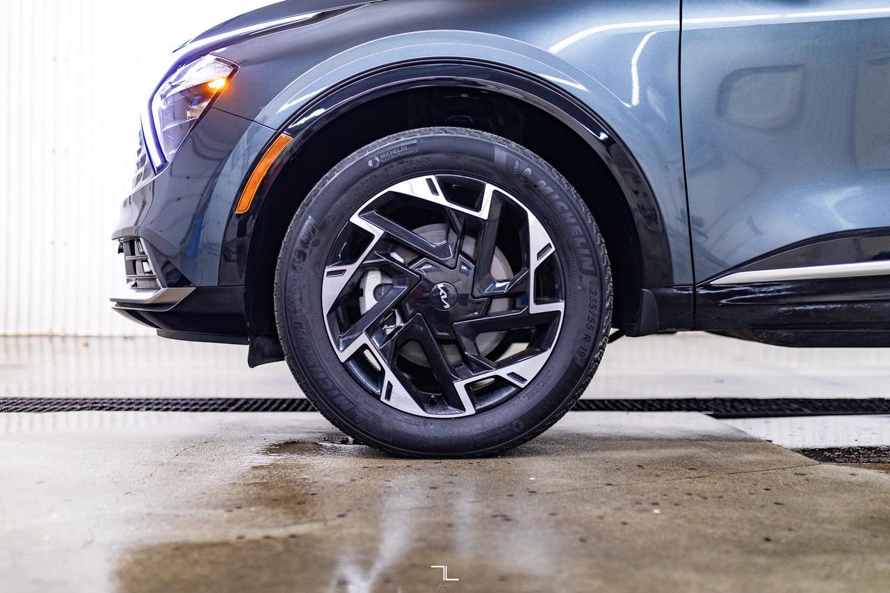 2025 Kia Sportage AWD EX Premium Leather Roof Nav BCam Red Deer AB