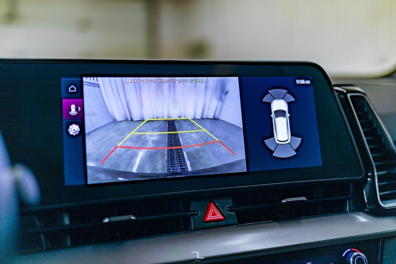 2025 Kia Sportage AWD EX Premium Leather Roof Nav BCam Red Deer AB