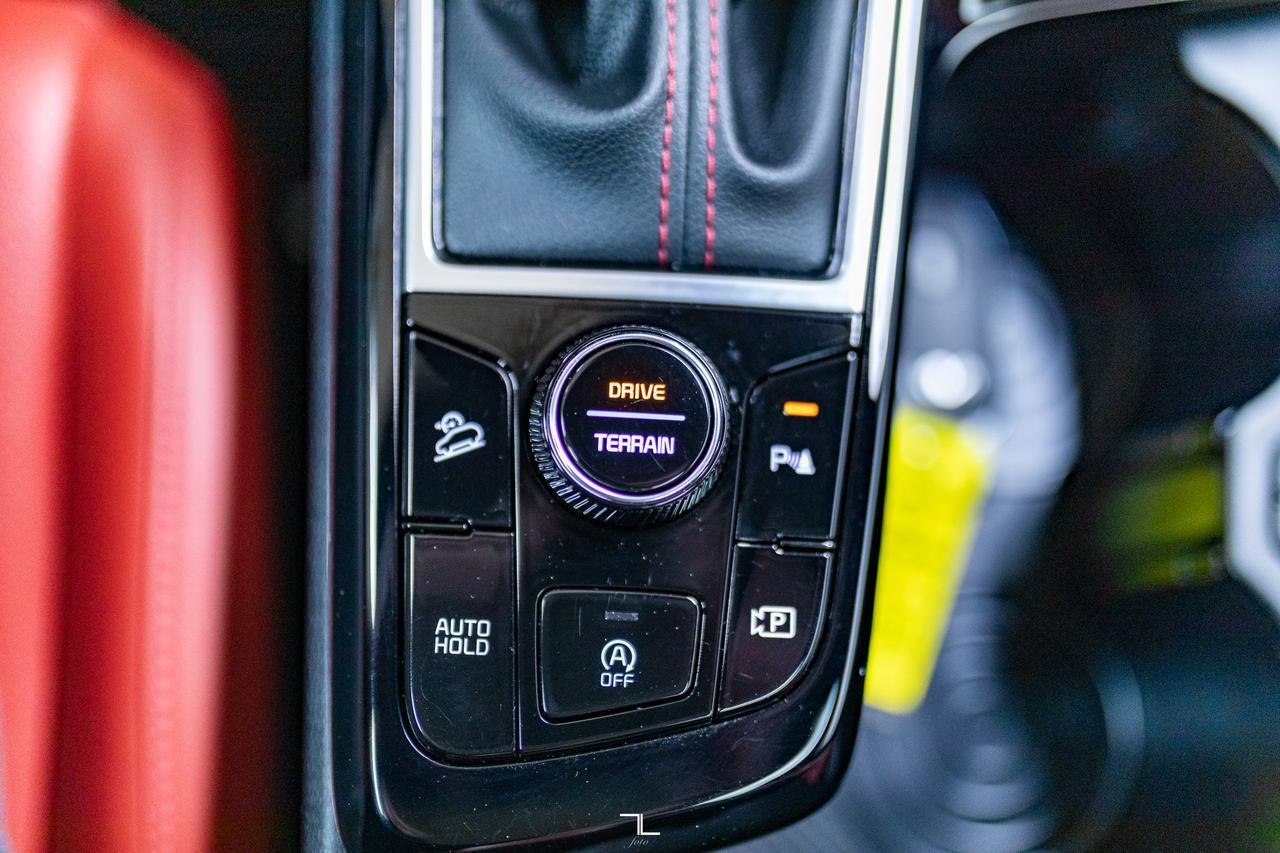 2025 Kia Sportage AWD EX Premium Leather Roof Nav BCam Red Deer AB