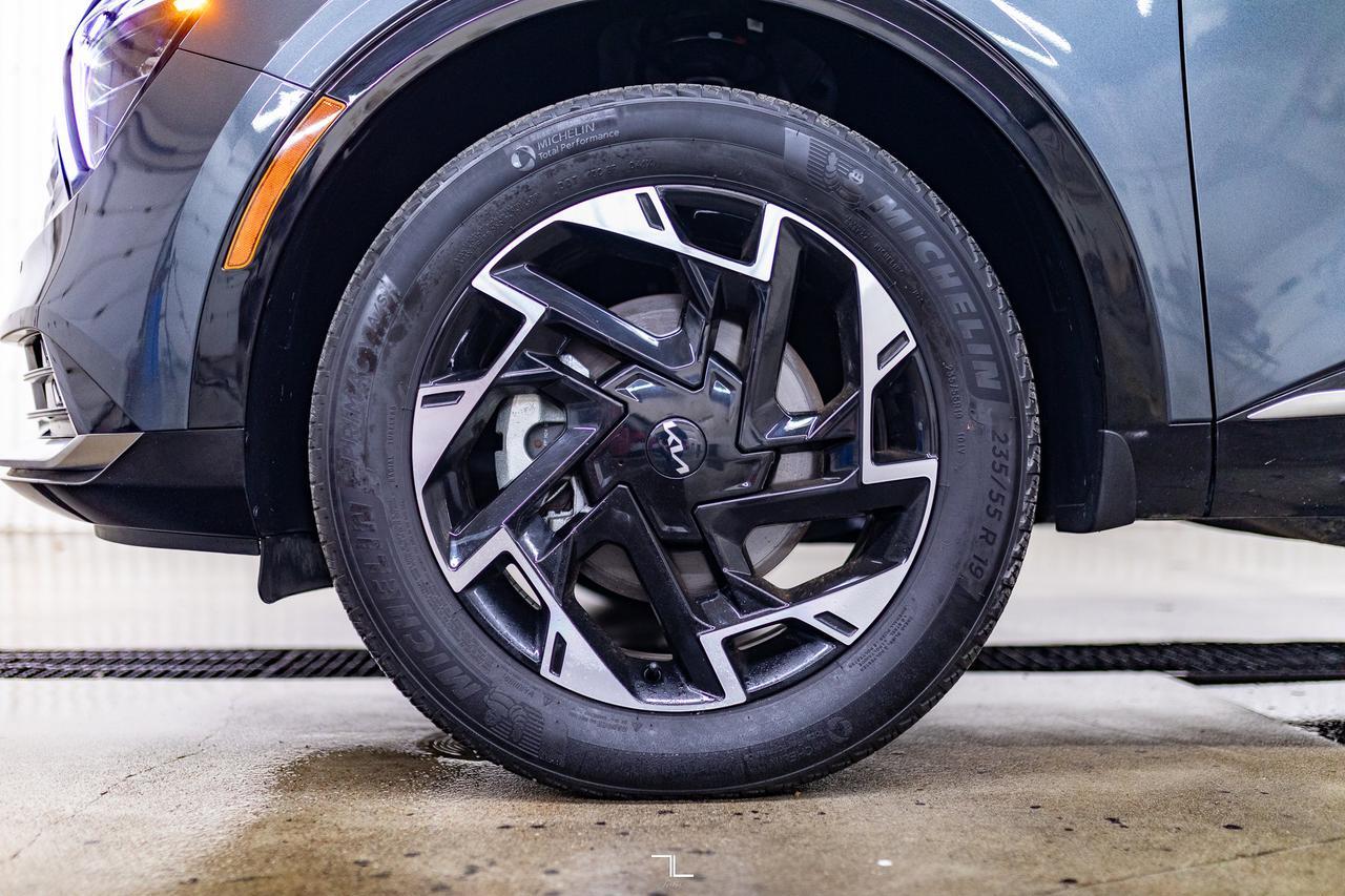 2025 Kia Sportage AWD EX Premium Leather Roof Nav BCam Red Deer AB