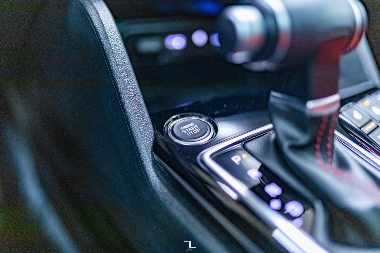 2025 Kia Sportage AWD EX Premium Leather Roof Nav BCam Red Deer AB