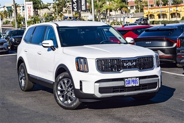 2025 Kia Telluride LX photo 2