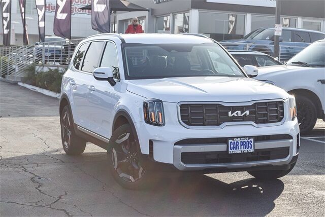 2025 Kia Telluride S photo 2