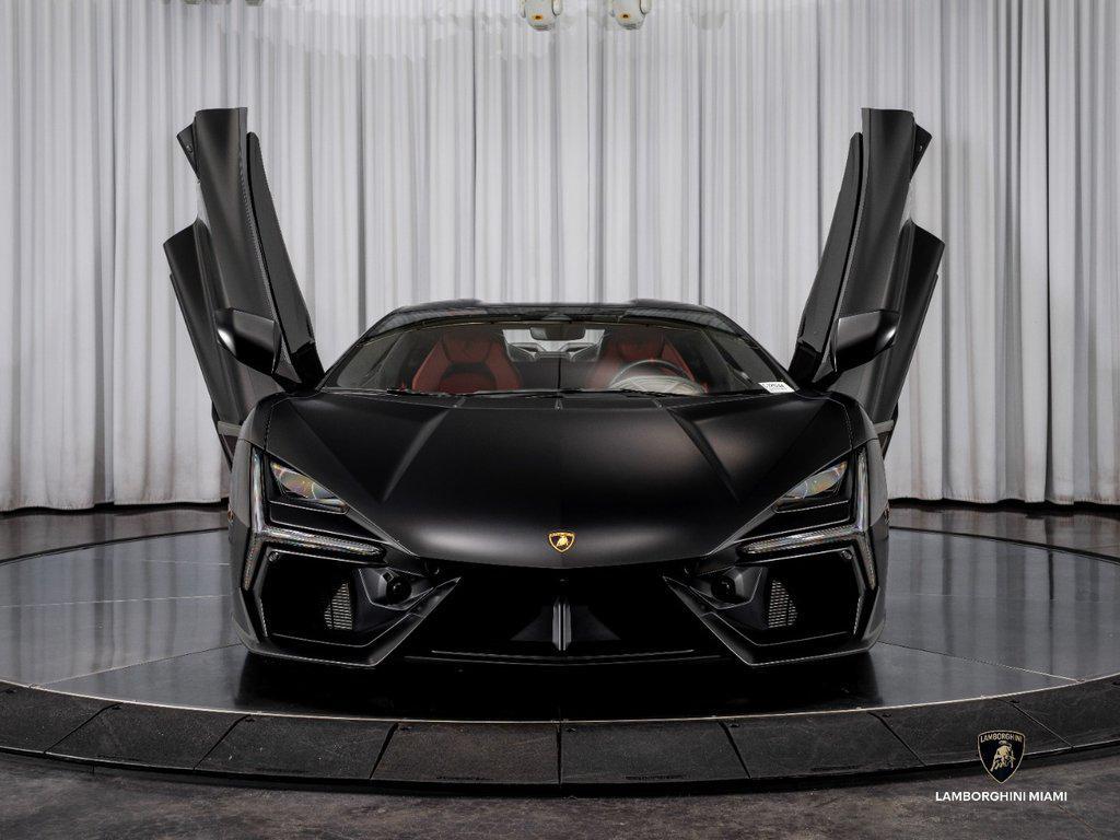 2025 Lamborghini Revuelto .