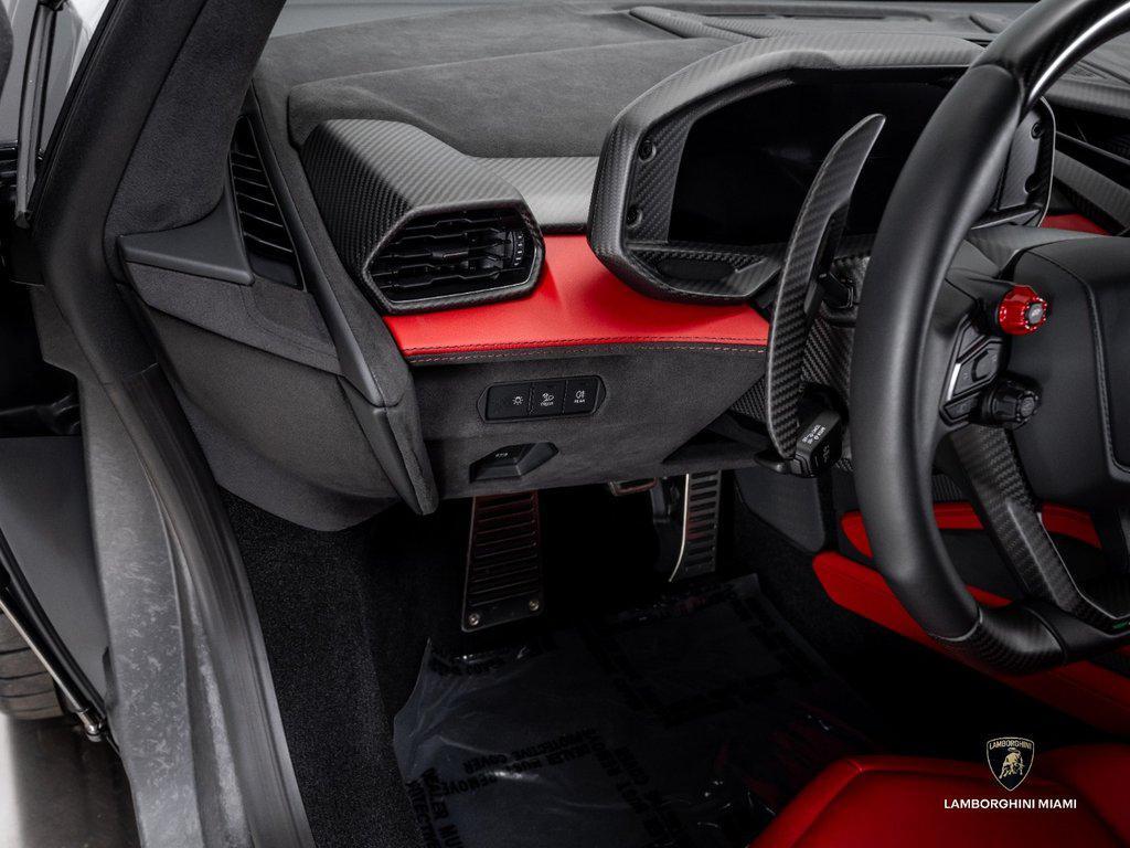 2025 Lamborghini Revuelto . North Miami Beach FL
