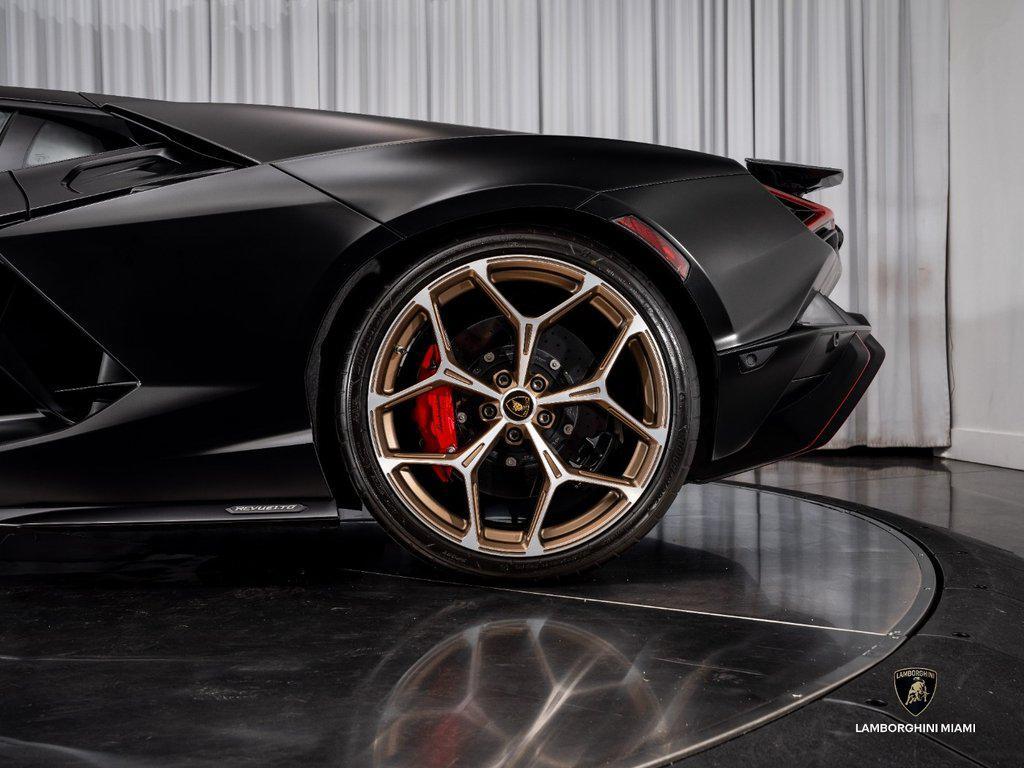 2025 Lamborghini Revuelto . North Miami Beach FL