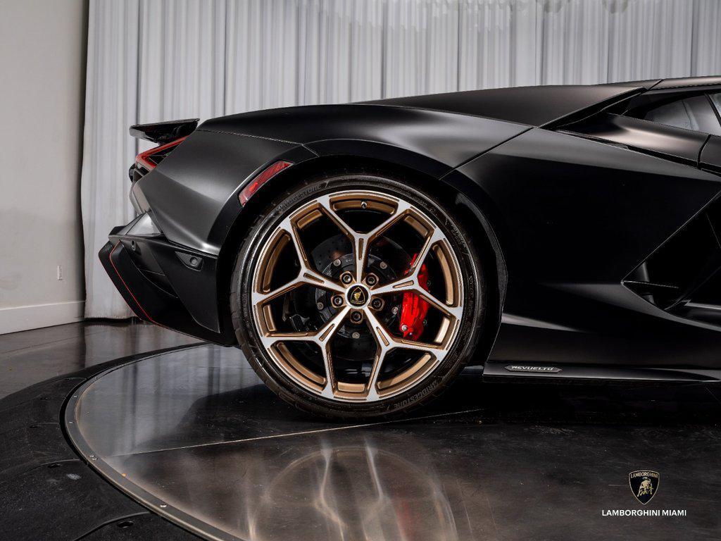 2025 Lamborghini Revuelto . North Miami Beach FL